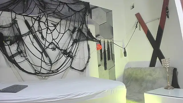 Snapshot of PeterBowel chatting on 28, 10, 2025 PeterBowel online show from 28, 10, 2025