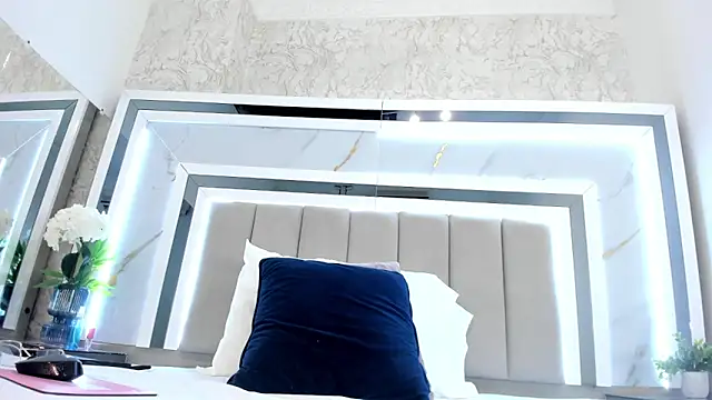 Snapshot of melodycharlotte chatting on 24, 10, 2025 melodycharlotte online show from 24, 10, 2025