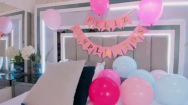 Snapshot of melodycharlotte chatting on 15, 11, 2025 melodycharlotte online show from 15, 11, 2025