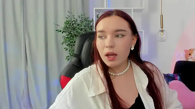 NoraHaynes online show from 6, 10, 2025
