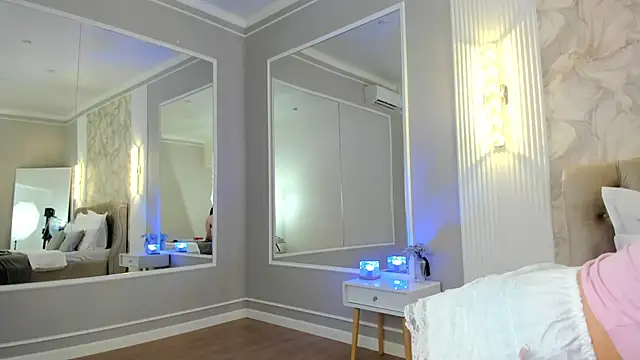 NoraHaynes online show from 9, 4, 2026