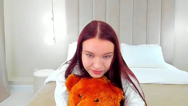 NoraHaynes online show from 19, 9, 2025