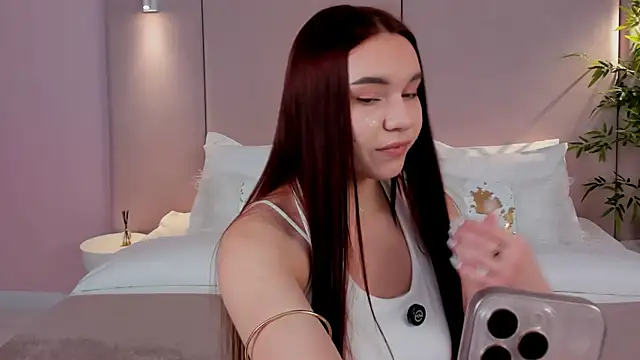 NoraHaynes online show from 9, 11, 2025