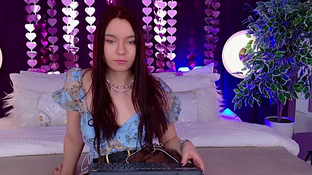 NoraHaynes online show from 3, 2, 2026