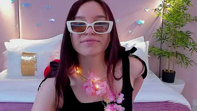 NoraHaynes online show from 13, 2, 2026