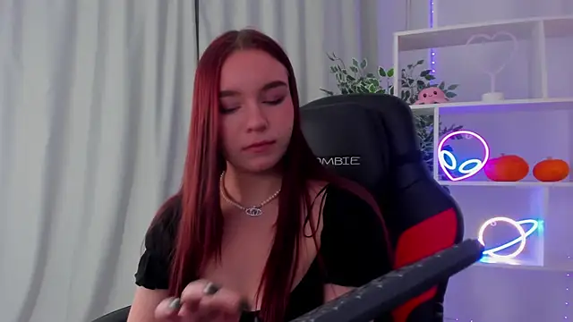 NoraHaynes online show from 21, 10, 2025