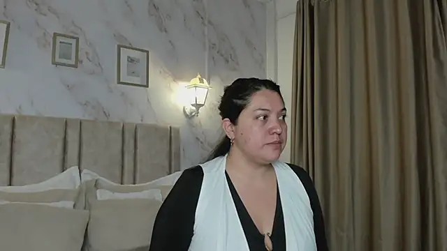 Snapshot of Paula_And chatting on 22, 7, 2026 Paula And online show from 22, 7, 2026