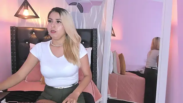 Snapshot of lucia-cute chatting on 27, 5, 2026 lucia-cute online show from 27, 5, 2026