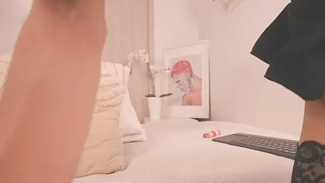 moon angels online show from 9, 4, 2026