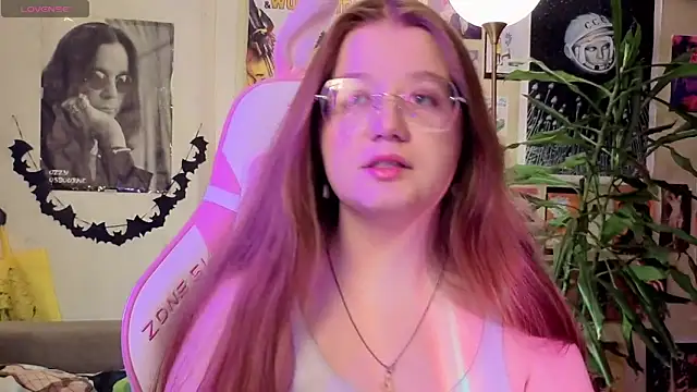 Sienna-Cow online show from 6, 11, 2025