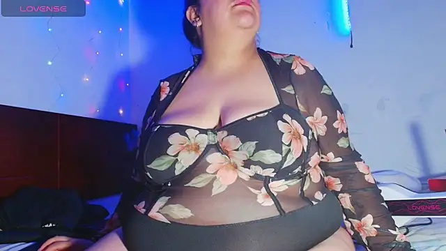 Snapshot of Julieta_Big chatting on 30, 4, 2026 Julieta Big online show from 30, 4, 2026