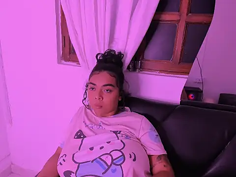 nahomy ryans online show from 23, 11, 2025