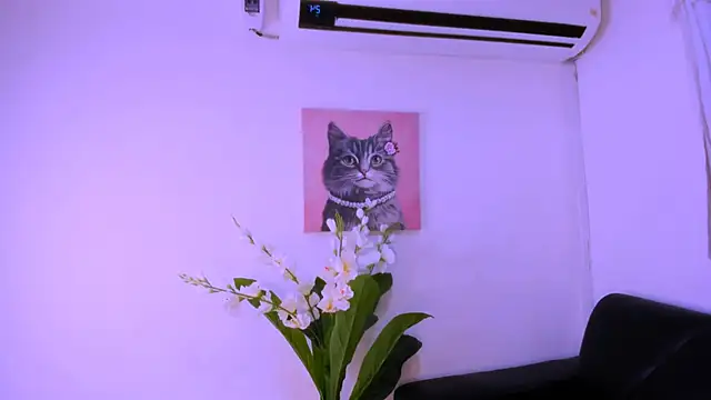 nahomy ryans online show from 26, 10, 2025