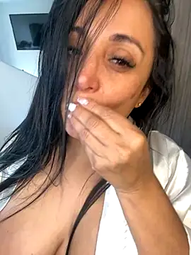 Snapshot of hotadhara01 chatting on 26, 9, 2025 hotadhara01 online show from 26, 9, 2025