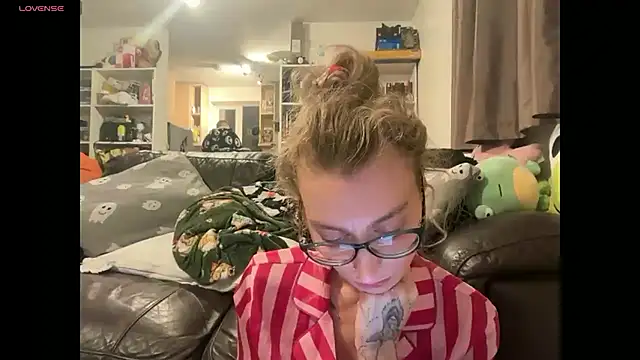 Snapshot of harleyblair chatting on 25, 11, 2025 harleyblair online show from 25, 11, 2025