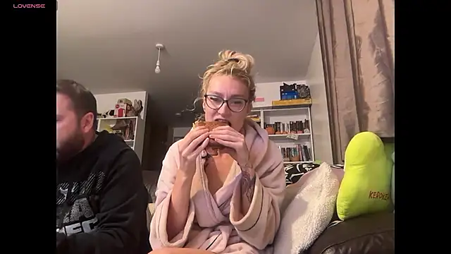 Snapshot of harleyblair chatting on 27, 10, 2025 harleyblair online show from 27, 10, 2025