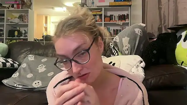 Snapshot of harleyblair chatting on 19, 11, 2025 harleyblair online show from 19, 11, 2025