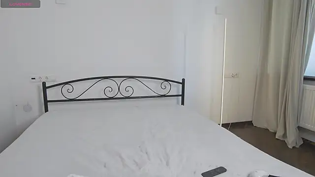 AlexsisFaee online show from 15, 4, 2026