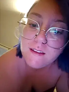 Snapshot of lablonde2025 chatting on 8, 5, 2026 lablonde2025 online show from 8, 5, 2026