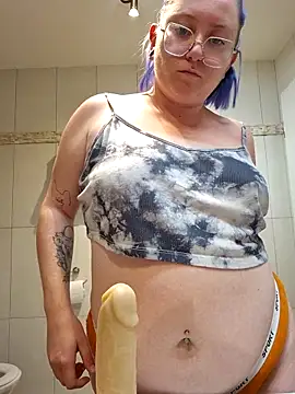 Snapshot of lablonde2025 chatting on 7, 5, 2026 lablonde2025 online show from 7, 5, 2026