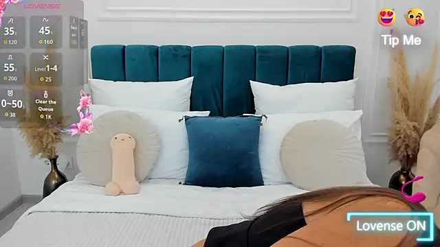 Snapshot of MonCarla chatting on 26, 10, 2025 MonCarla online show from 26, 10, 2025