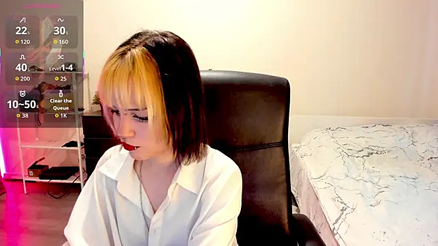 LiyaLuna online show from 5, 12, 2025