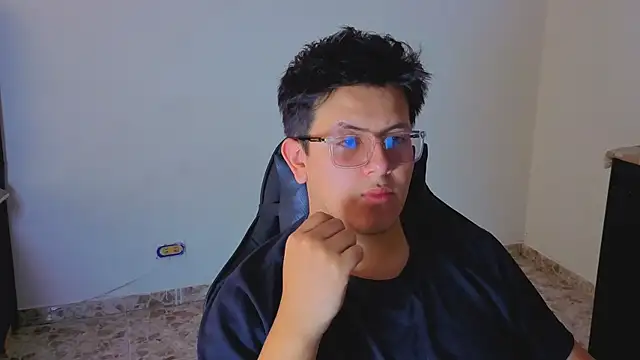 Snapshot of Ryan_Doretti chatting on 10, 10, 2025 Ryan Doretti online show from 10, 10, 2025