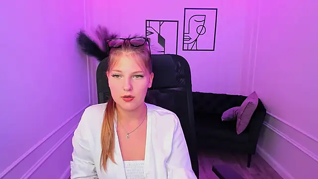 SaraMayki online show from 10, 9, 2025