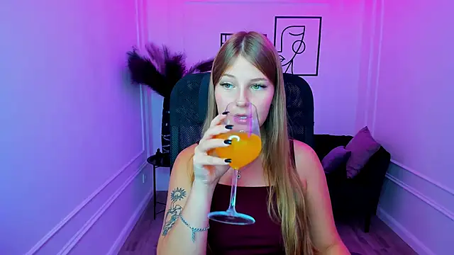 SaraMayki online show from 17, 9, 2025