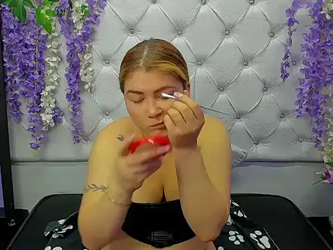 Snapshot of JuliettaRousse69 chatting on 18, 9, 2025 JuliettaRousse69 online show from 18, 9, 2025