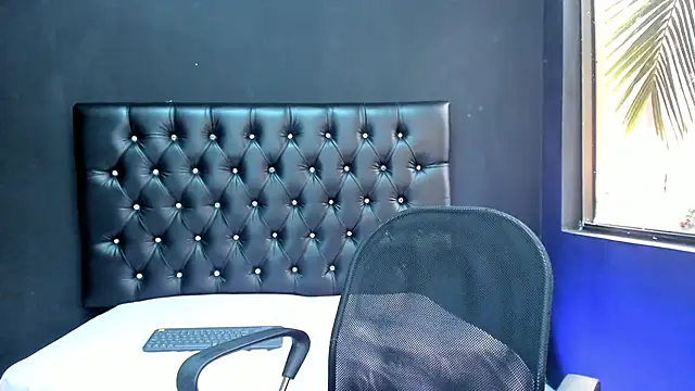 amanda noir online show from 1, 12, 2025