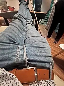 YoHaNdIsCrEt online show from 4, 12, 2025