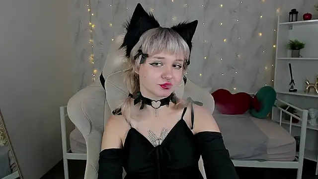 Tori Cutie online show from 8, 10, 2025