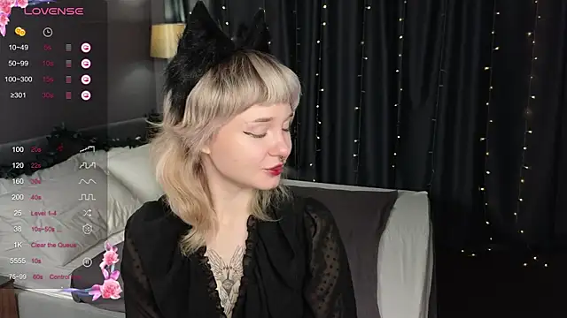 Tori Cutie online show from 28, 11, 2025