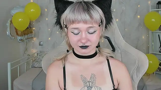 Tori Cutie online show from 3, 10, 2025