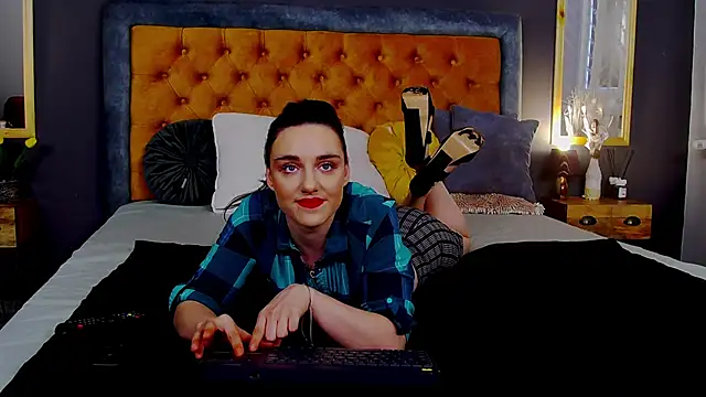 Jessica White  online show from 14, 4, 2026