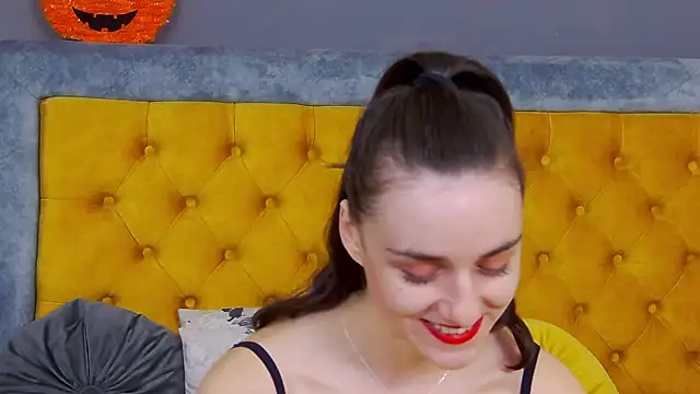 Jessica White  online show from 14, 11, 2025