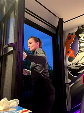 IsabellaEtha online show from 28, 10, 2025