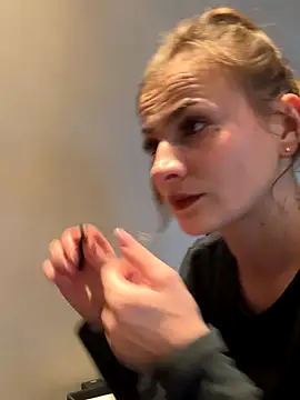 IsabellaEtha online show from 6, 11, 2025