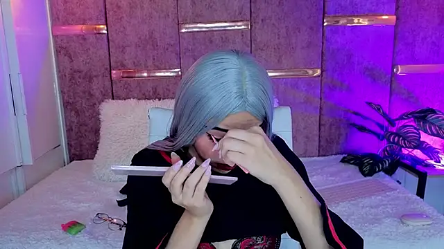 viollettebylyly online show from 8, 10, 2025