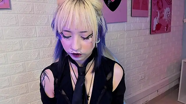 Hannahpage online show from 21, 11, 2025