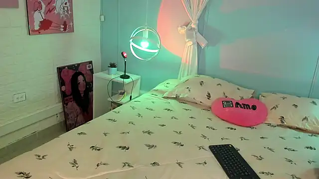 Hannahpage online show from 28, 10, 2025