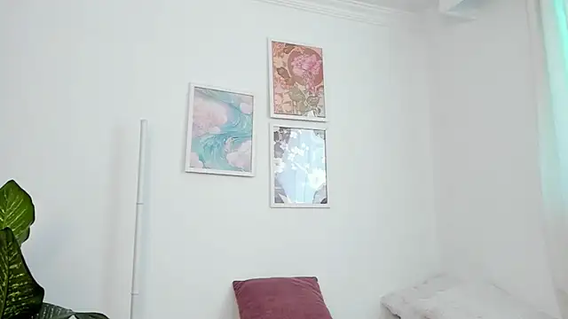 canelleGarces online show from 15, 4, 2026