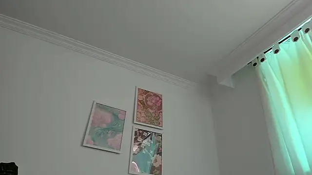 canelleGarces online show from 13, 4, 2026