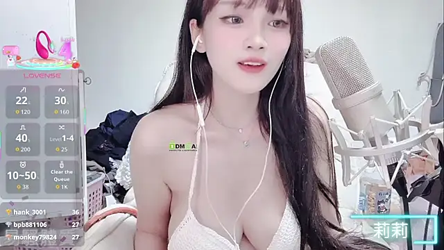 Snapshot of twlilybae chatting on 12, 9, 2025 twlilybae online show from 12, 9, 2025