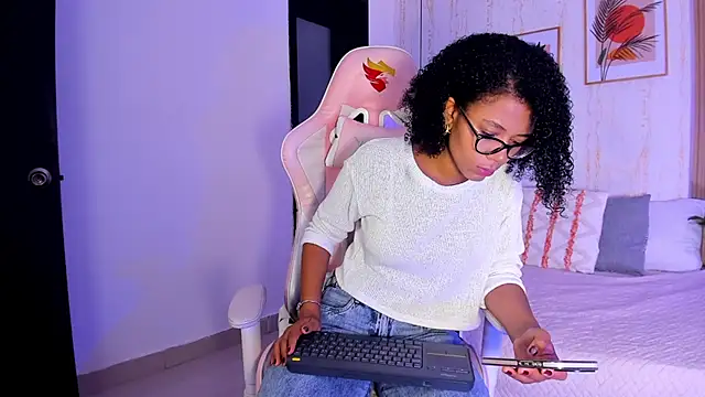 Ayleen Dunkan online show from 2, 11, 2025