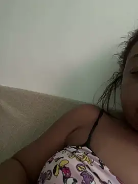 Snapshot of Kamilinha2 chatting on 1, 4, 2026 Kamilinha2 online show from 1, 4, 2026