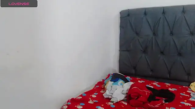 Snapshot of deborahotts chatting on 14, 11, 2025 deborahotts online show from 14, 11, 2025