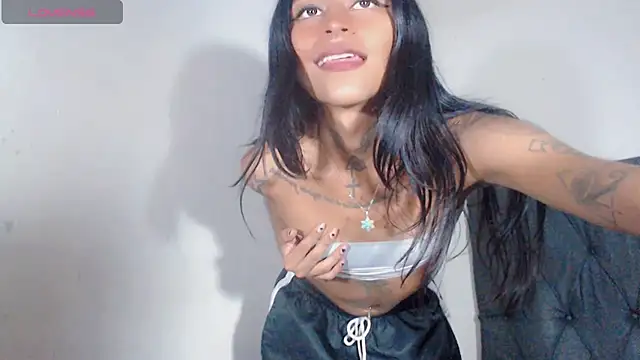 Snapshot of deborahotts chatting on 11, 11, 2025 deborahotts online show from 11, 11, 2025