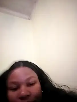 Seductive Yellow Titties online show from 7, 11, 2025